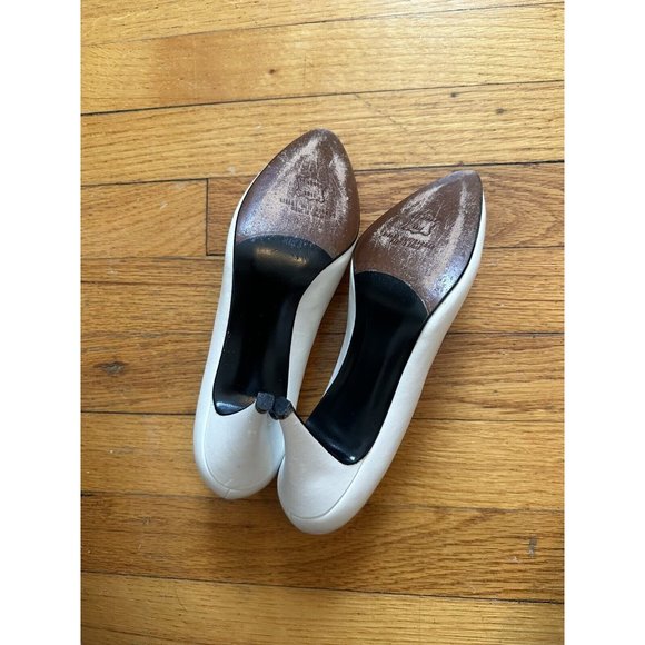 Vintage Stuart Weitzman White almond toe pumps - Picture 9 of 9